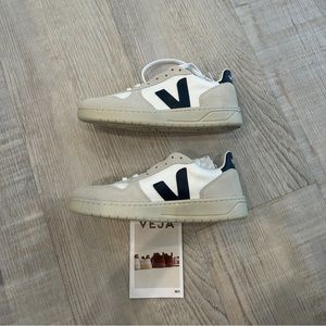 VEJA V-10 B-mesh white/nautico men’s sneakers size Eur40/US7, brand new